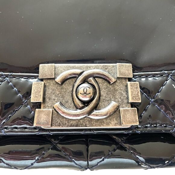 CHANEL Reverso Boy Flap Bag Patent Large in Midnight Blue - Picture 4 of 15